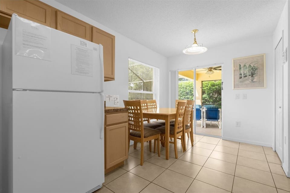 Dining Area in Kitchen That Seat 6 People