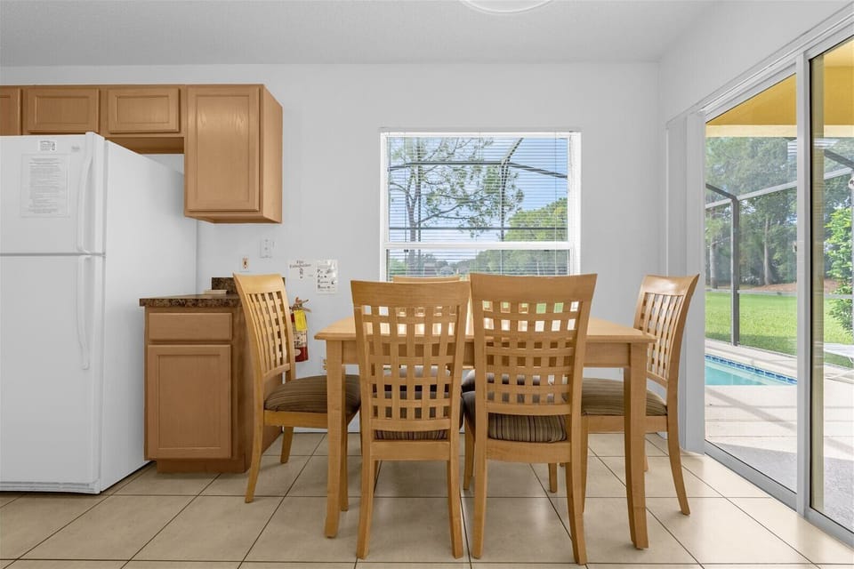Dining Area in Kitchen That Seat 6 People