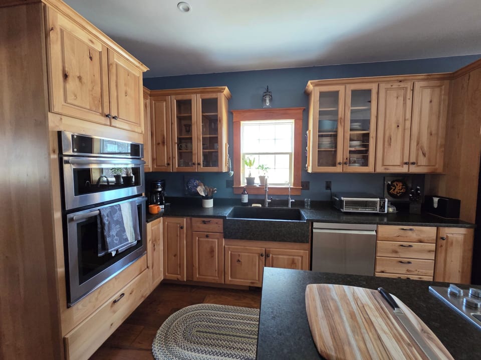 Built-in microwave, air fryer, oven, dishwasher, coffee grinder, maker & frother