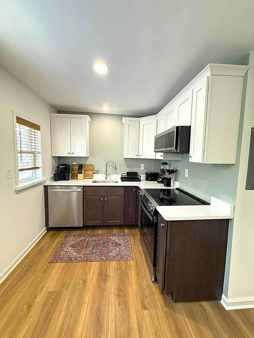 MAIN HOUSE - KITCHEN
