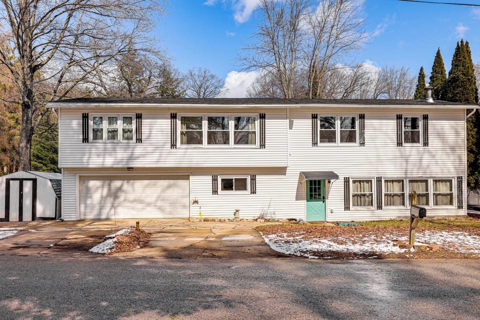 Property Exterior | Driveway (4 Vehicles) | Garage (1 Vehicle Upon Request)