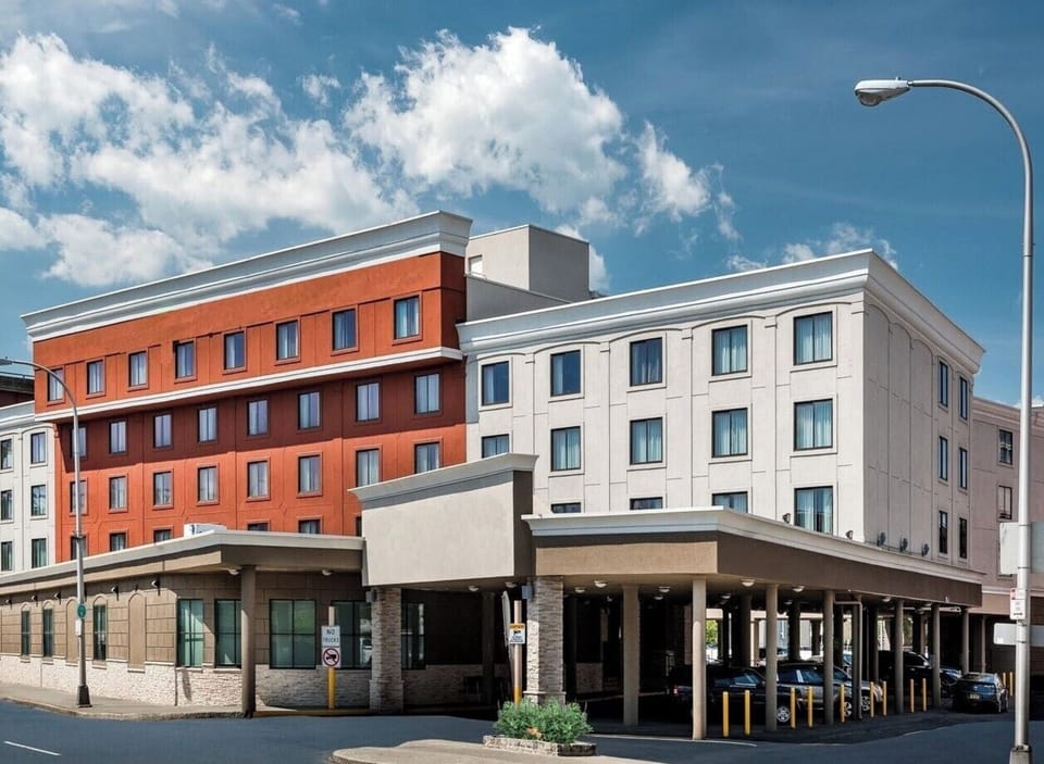 Arrive with confidence at this polished, welcoming hotel exterior.