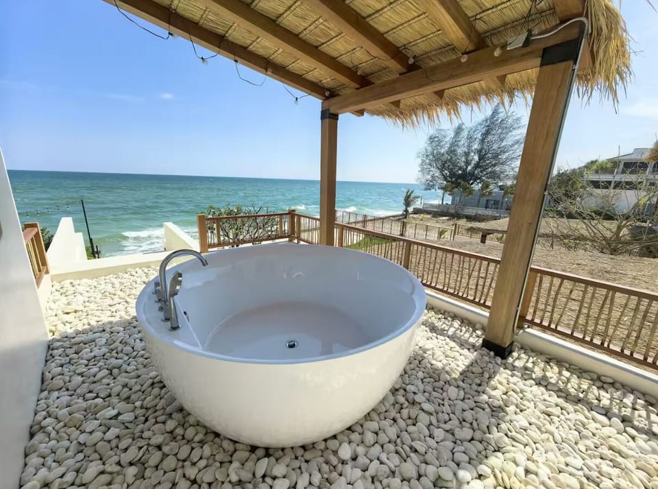 Outdoor spa tub