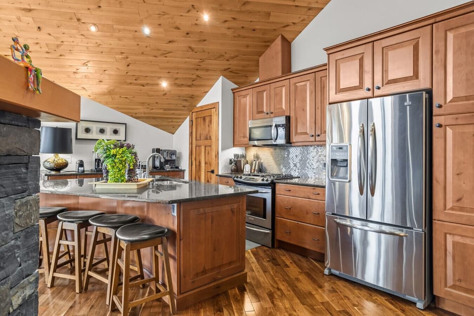 Stainless, granite, and warm wood—kitchen ready for anything you’re craving.