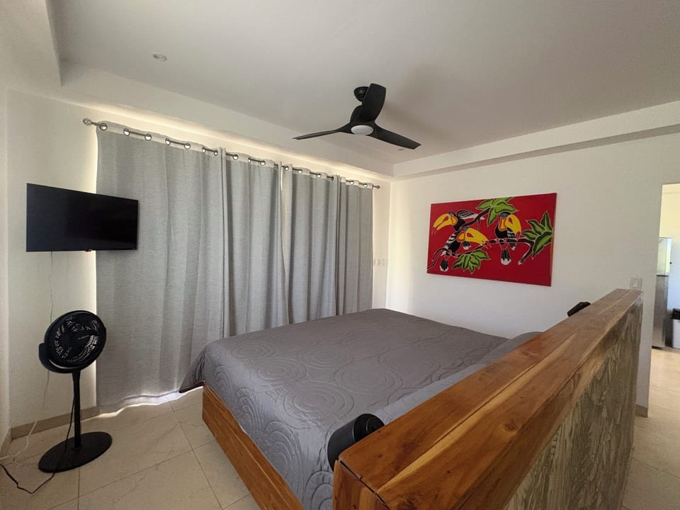 Large  1 Bedroom ,full  kitchen & eating area , with new pullout 4 Ex bodies! 
