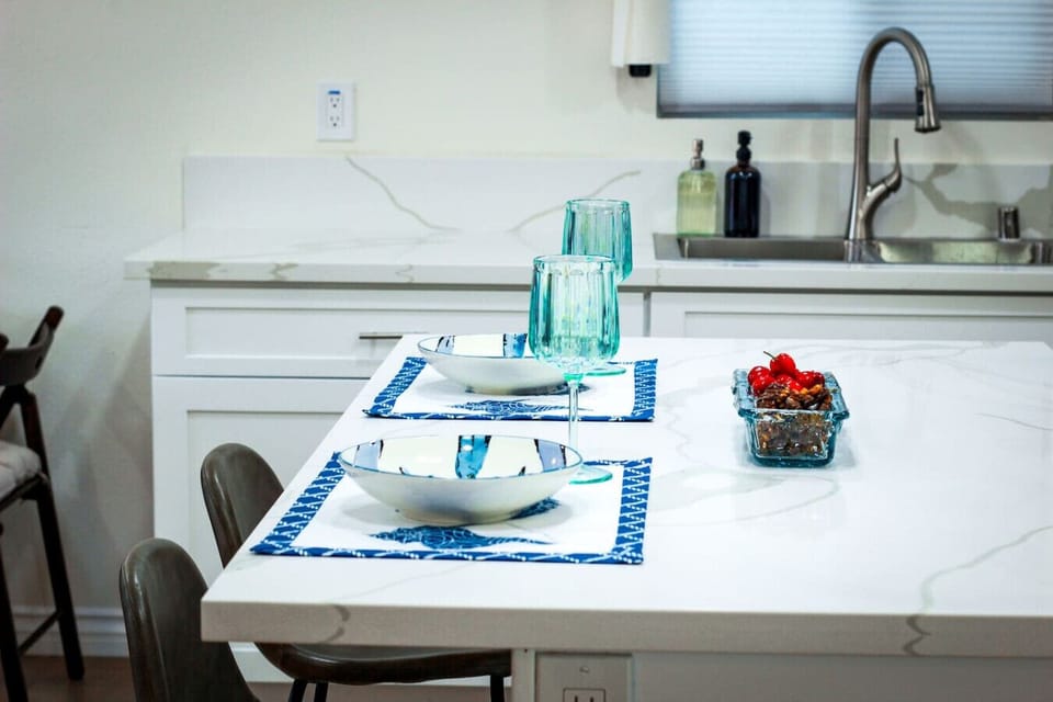 Dining Area/Kitchen Island