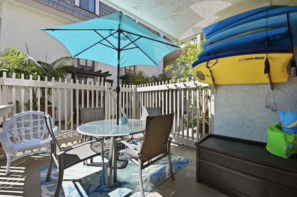 Enjoy your morning coffee on your balcony equipted with all your beach necisities