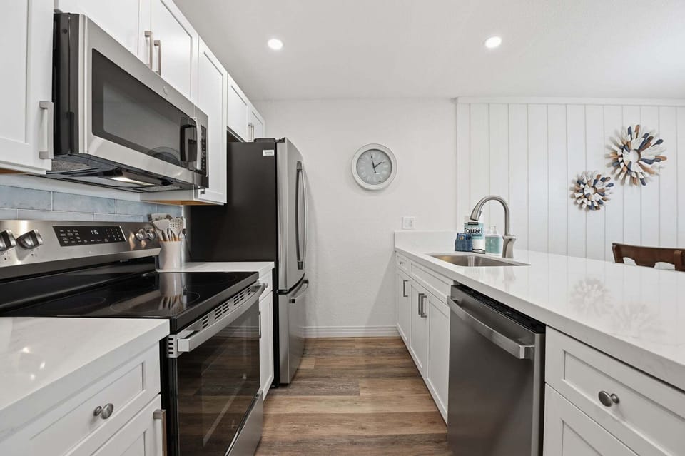 Enjoy cooking your favorite meals with a full range of appliances and cookware.