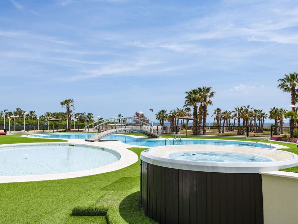 Cloud, Water, Sky, Plant, Tree, Swimming Pool, Shade, Arecales, Leisure, Grass
