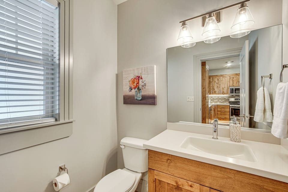 Half Bathroom | 1st Floor
