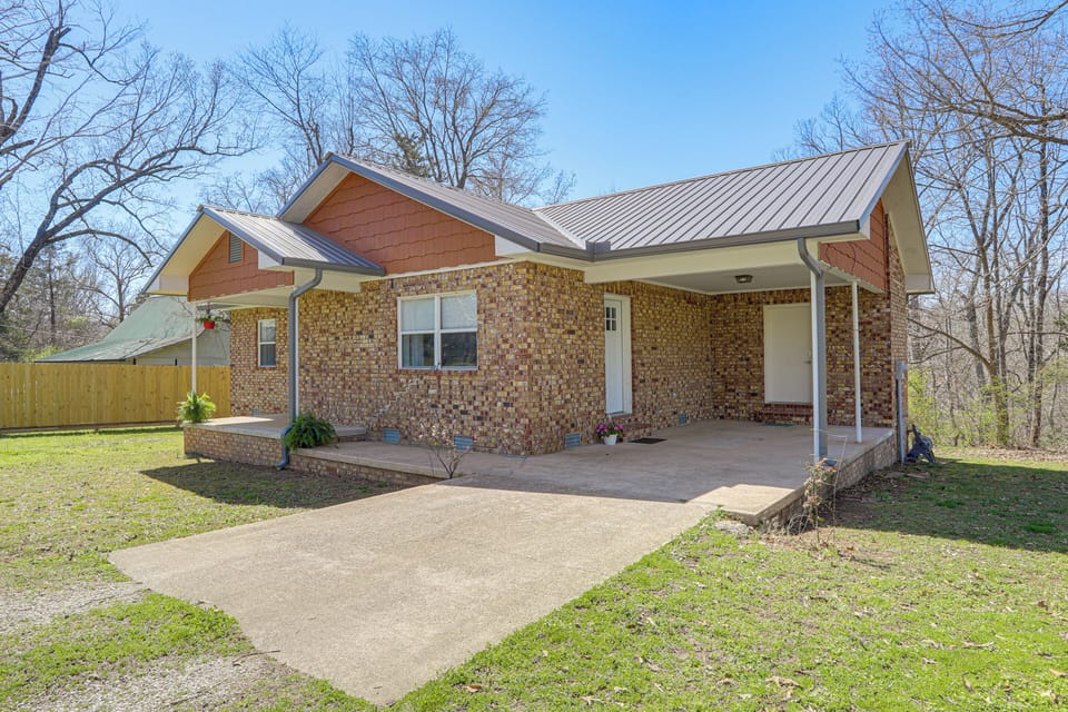 Exterior | Parking | Driveway (3 Vehicles)