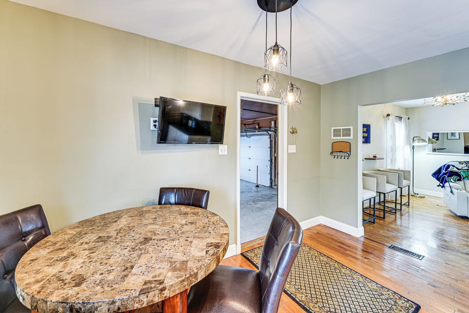 Dining Area | Main Floor | Dishes & Flatware Provided