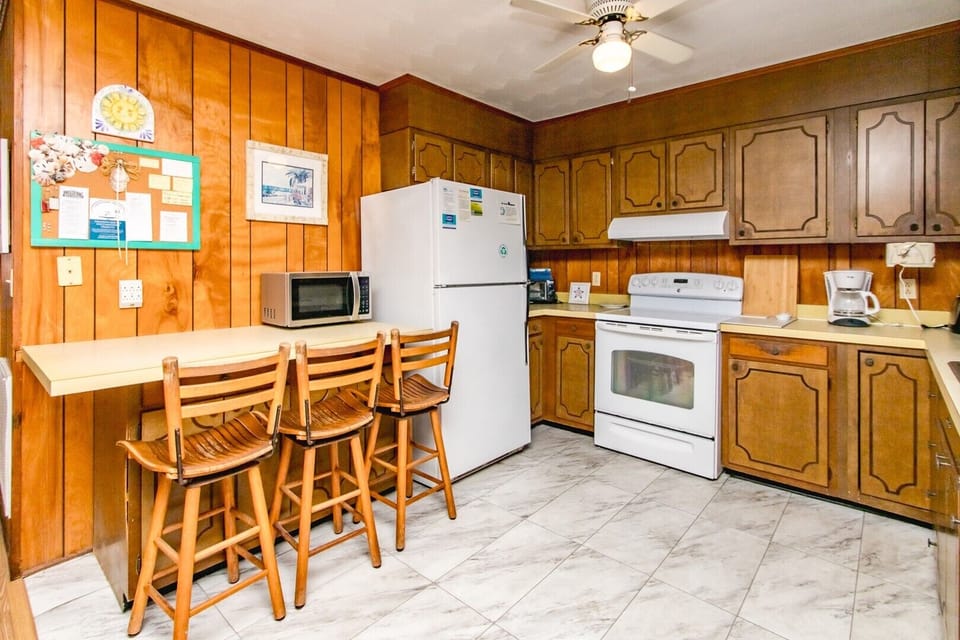 Kitchen with Eat-In Seating