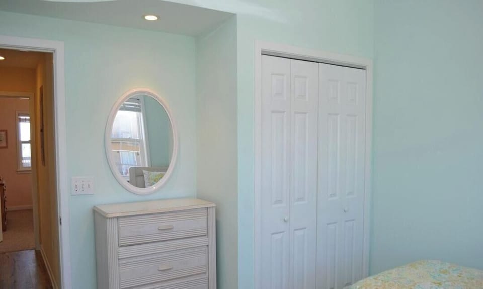 1st Floor Streetside Twins Bedroom II