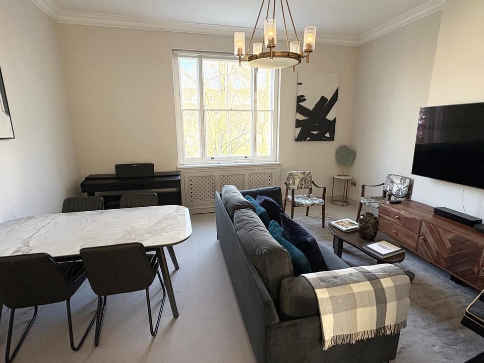 Lounge and dining room