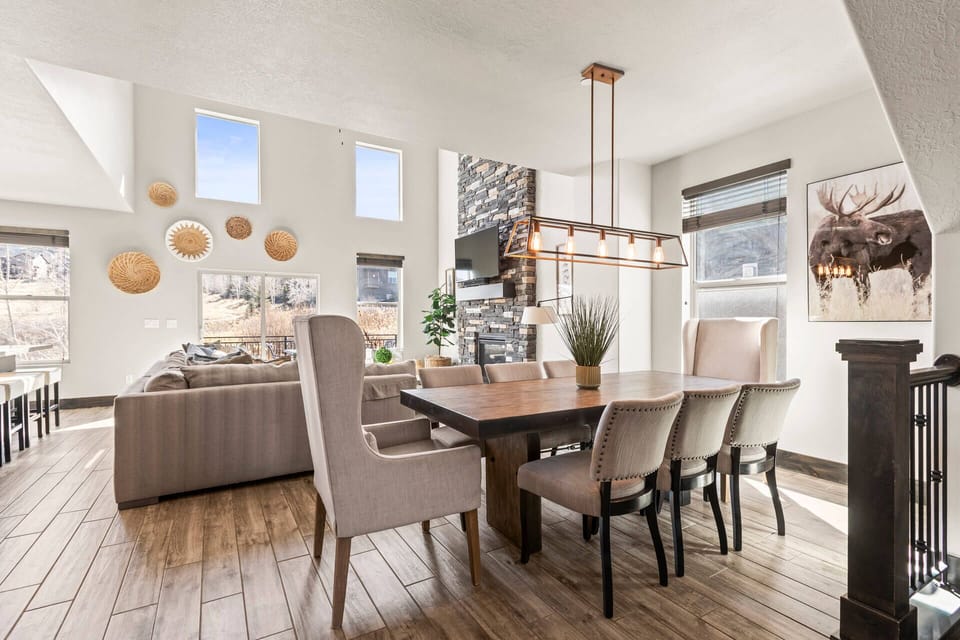 Retreat at Jordanelle 13536 Dining Table Seats 8