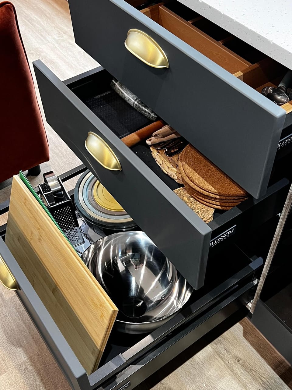 Complete cookware, crockery, and utensils provided