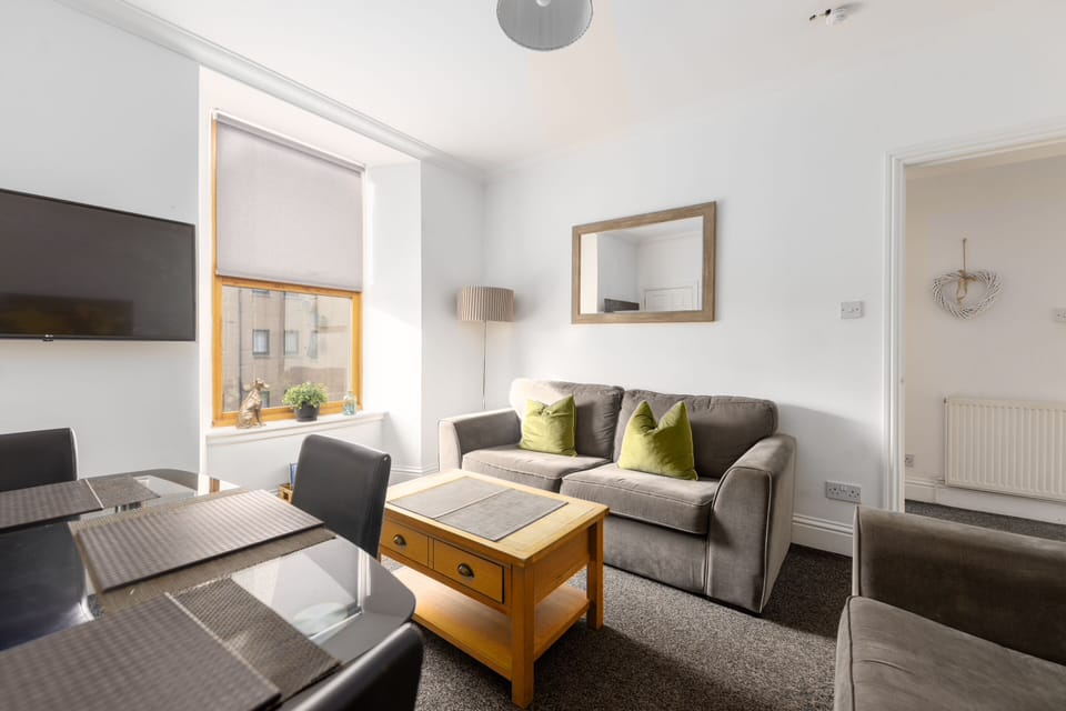 Living Room / Lounge