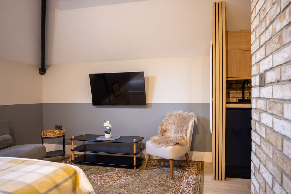 Chic decor with smart TV