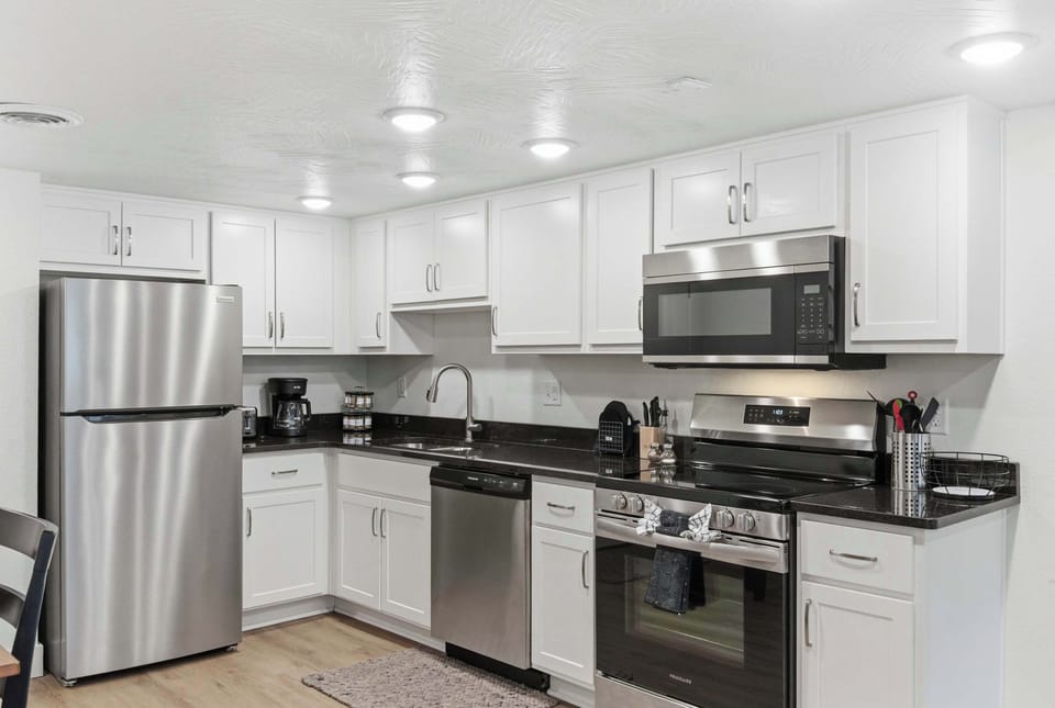 The open kitchen is well equipped for an unforgettable getaway​