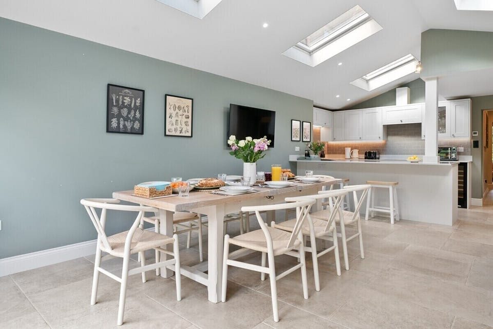 Cedar cottage - kitchen diner with seating for 8