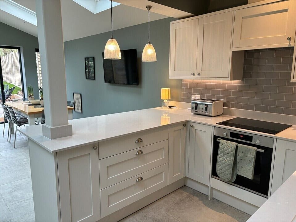Woodside Cottage - comfortable kitchen