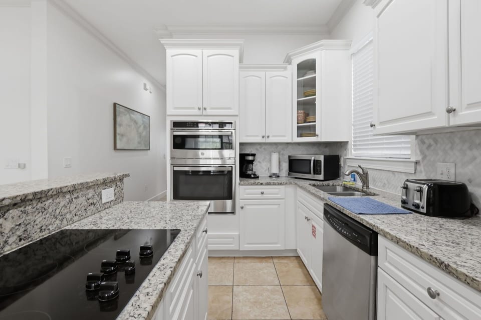 A fully equipped kitchen with everything needed for quick breakfasts or family dinners.