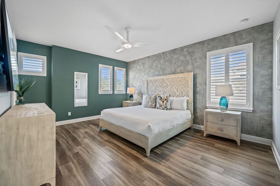 Another comfortable king master bedroom offering a relaxing retreat after long days of adventure. Thoughtfully furnished with a plush king bed and a calm, inviting atmosphere, this room is perfect for adults seeking comfort, privacy, and a great nigh