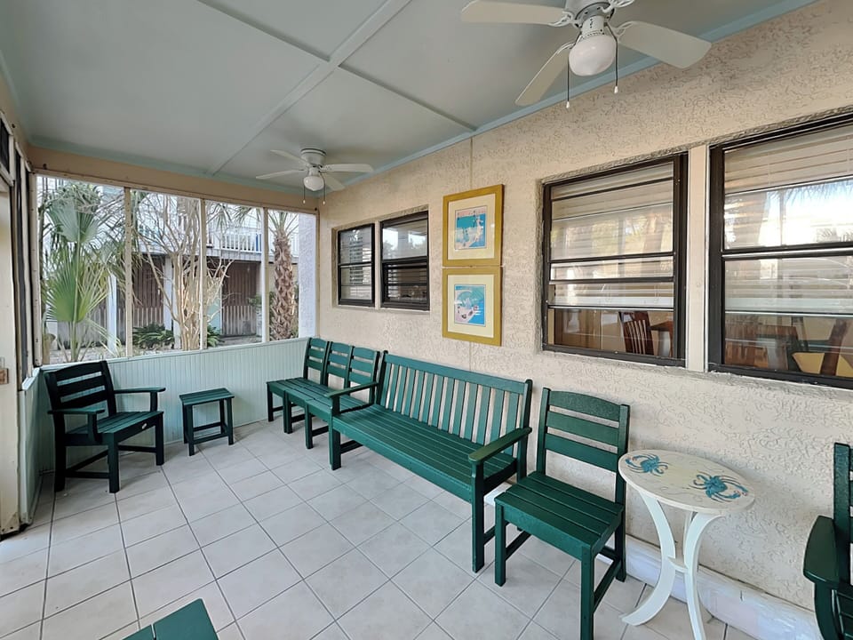 Screened-In Sunroom-Style Porch