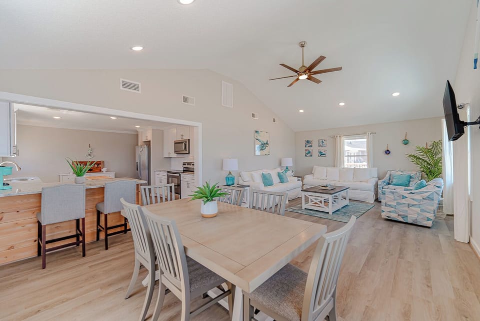 Living/Dining Area