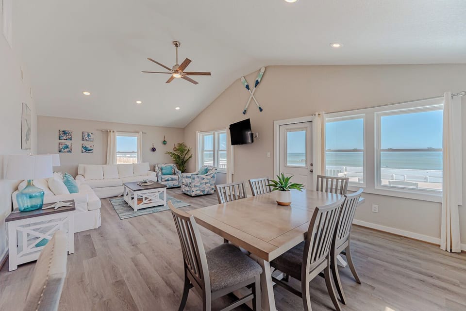 Living/Dining Area