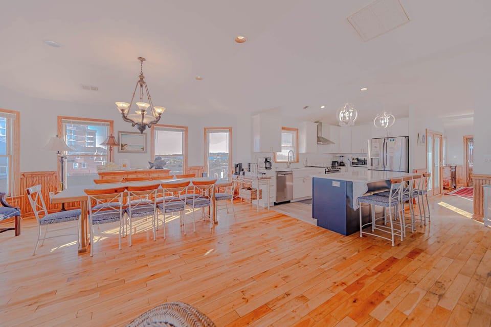 Top Level Dining/Kitchen Area