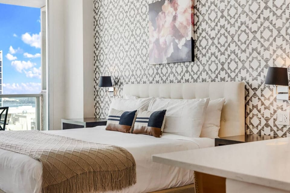 King Size Bed with Hotel Quality Linens