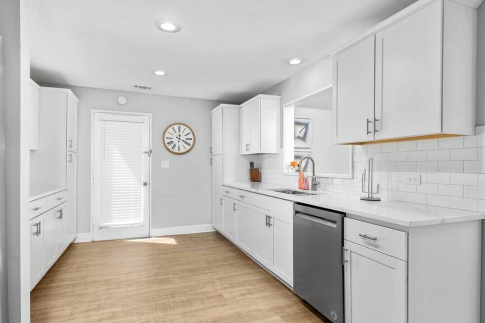 Full kitchen