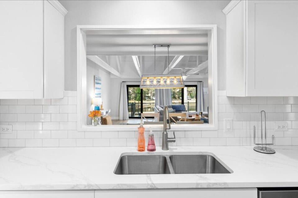 Full kitchen