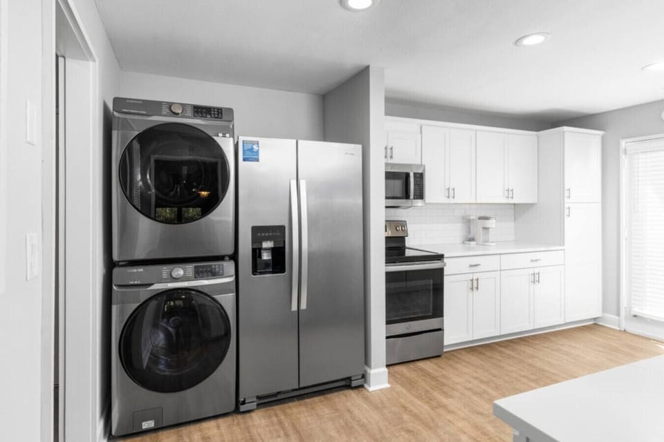 Washer and Dryer in 691 Queens Grant