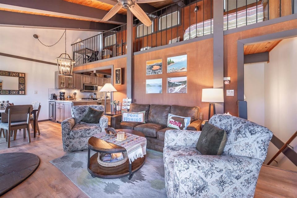 Make family memories in this inviting and comfortable living room.