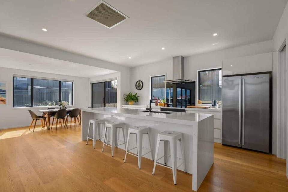 Open plan kitchen and dining area