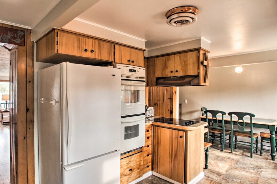 Kitchen | Rustic Finishes | Compact & Functional Layout