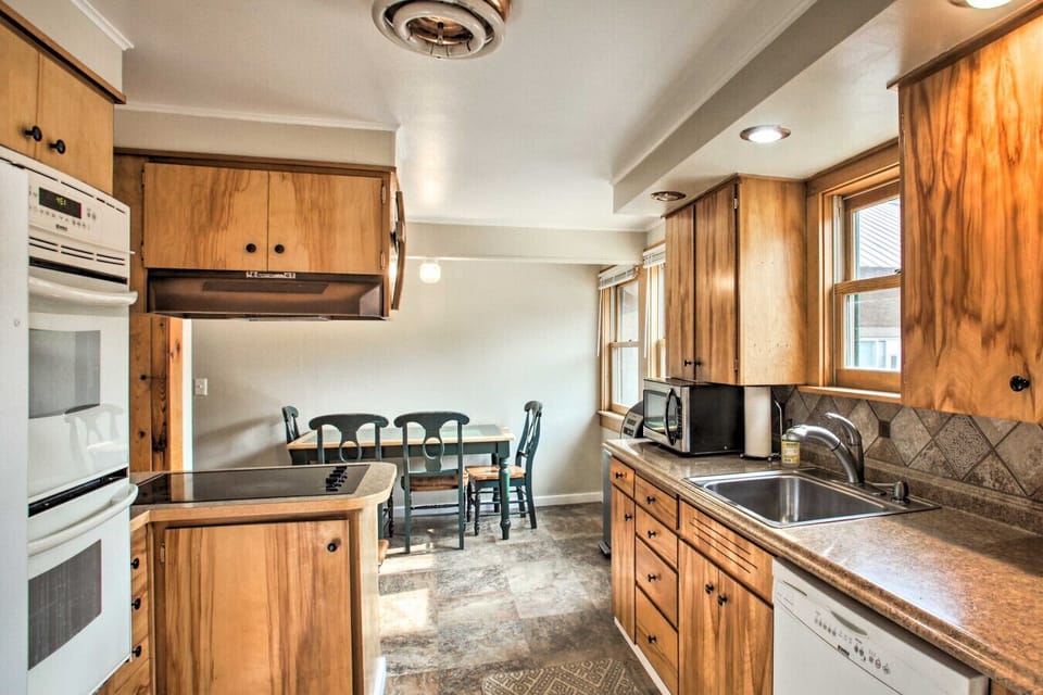 Kitchen | Rustic Finishes | Compact & Functional Layout