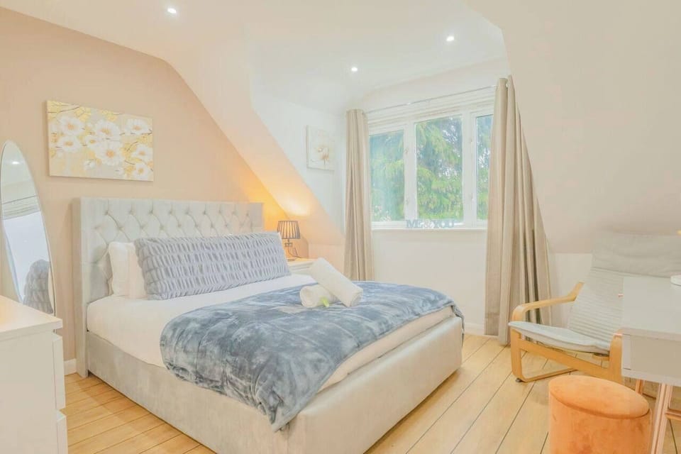 Bedroom : Cozy double bed, soft throw blankets, large bright window, and relaxing seating, offering a tranquil sanctuary for restful nights.