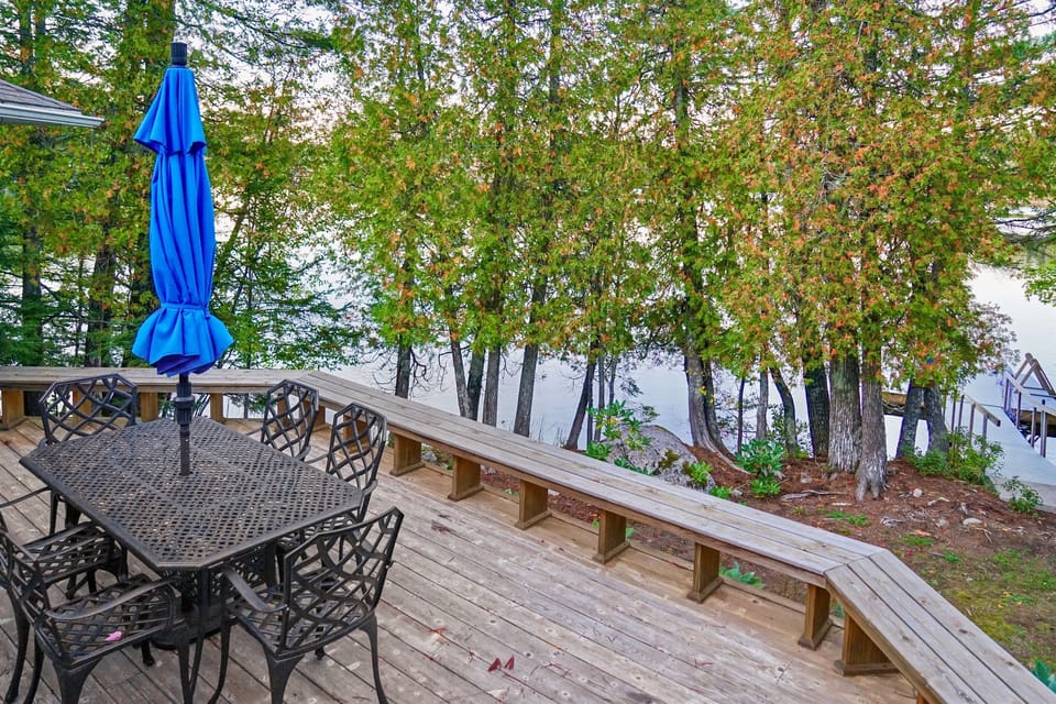 Al fresco dining with a view. Our expansive back deck features a full dining set and wraparound bench seating, perfectly positioned to overlook the water. It’s the ultimate social hub for long summer dinners and soaking in the 180° lake views.