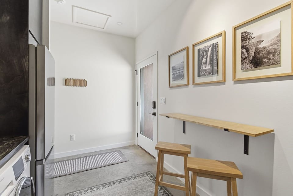 Kitchen Eating Area