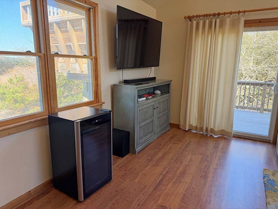 Wine Cooler & TV 2026