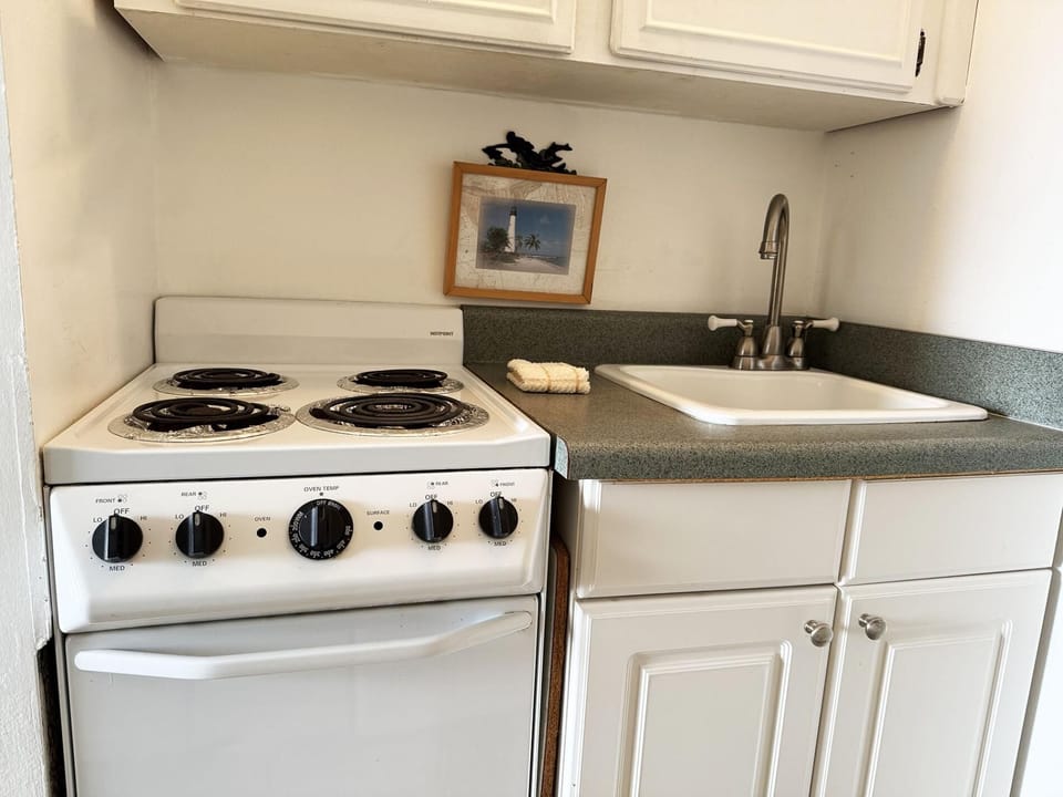 Upper Studio – Venice Villas Poolside (6802)