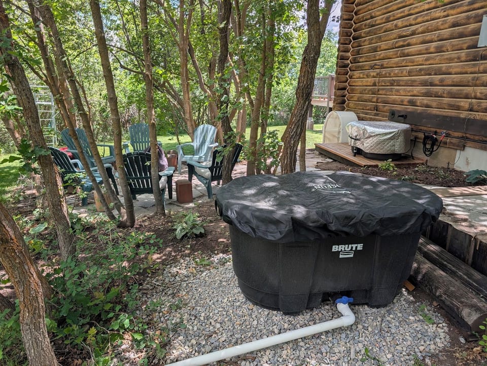 Cold mineral water plunge 55F, hot soaking tub and firepit 