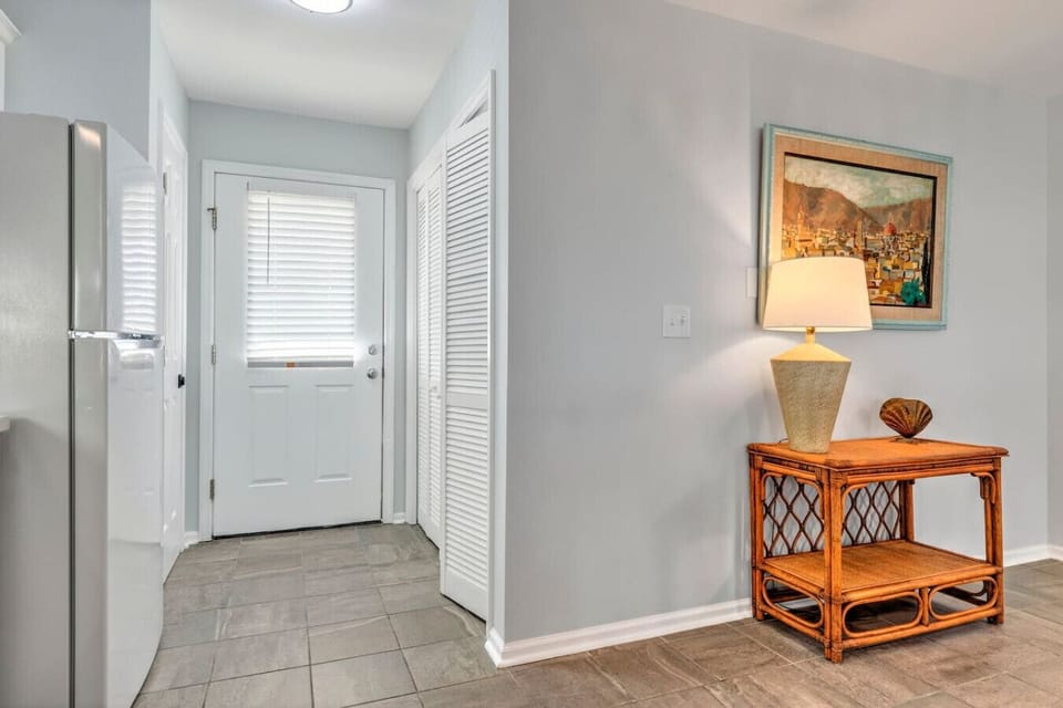 This bright, welcoming entryway sets the perfect tone for your stay—complete with easy beach access, smart storage solutions, and that breezy coastal vibe that makes you feel like you`re already on vacation the moment you walk in.