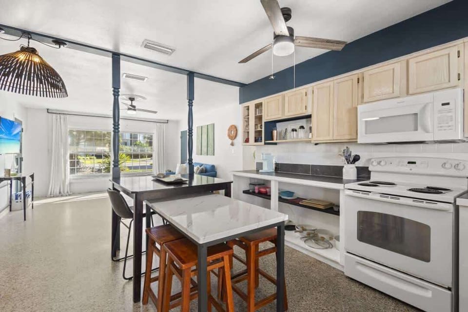 Large, full kitchen!