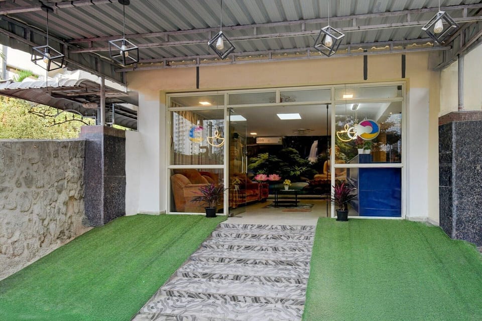 Entrance / Reception
