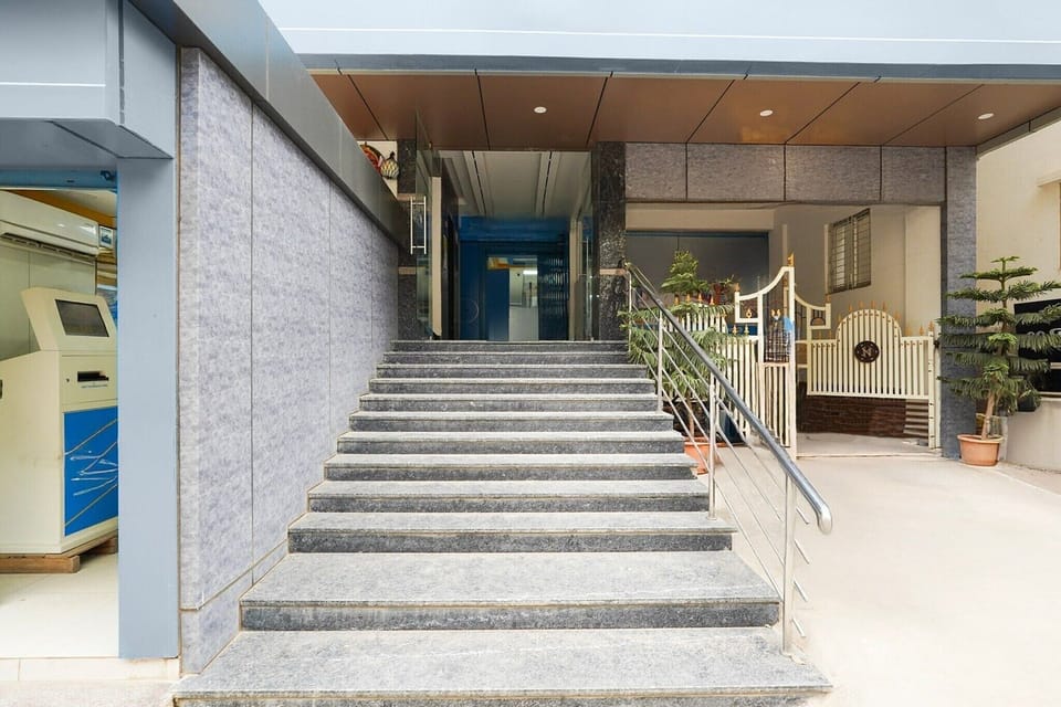 Entrance / Reception